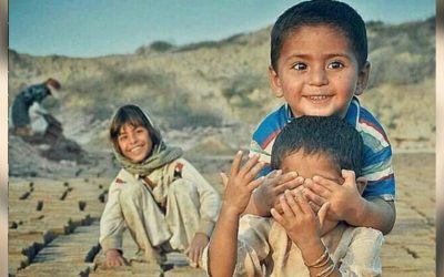 Kinder der Oberschicht in snobistischer Seifenblase